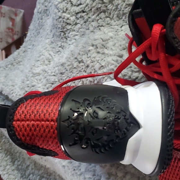 Nike Lebron BRAND NEW NEVER WORN - Picture 2 of 4